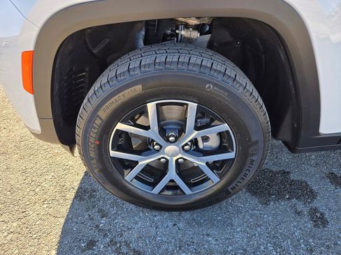 Used 2025 Jeep Grand Cherokee L Limited image 33