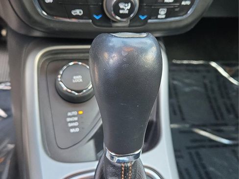 Used 2018 Jeep Compass Latitude w/ Popular Equipment Group image 15