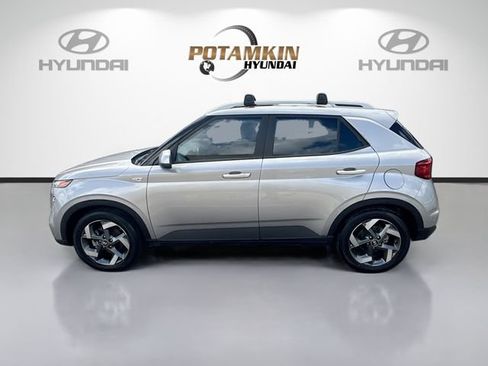 Used 2023 Hyundai Venue SEL image 8