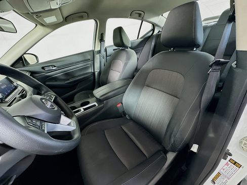 Used 2025 Nissan Altima 2.5 SV image 13