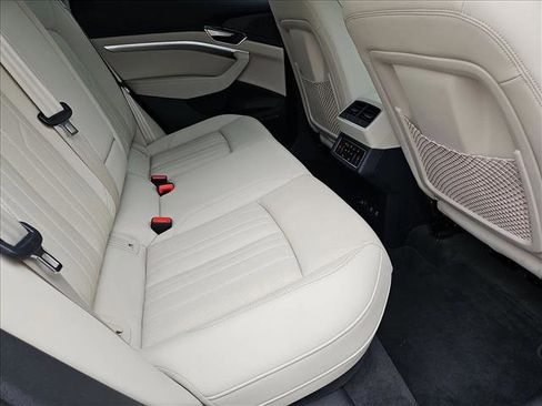 Certified 2024 Audi Q8 e-tron Premium Plus w/ Premium Plus Package image 21