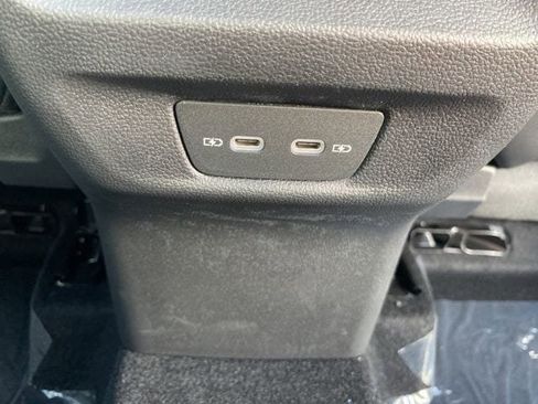 New 2025 Volkswagen Tiguan SE w/ Panoramic Sunroof Package image 55