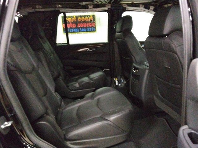 Used 2019 Cadillac Escalade Luxury AWD/4WD image 15