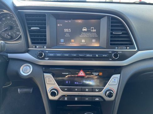 Used 2017 Hyundai Elantra Limited image 17