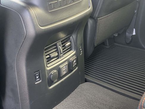Used 2021 Nissan Titan PRO-4X w/ Pro-4x Convenience Package AWD/4WD image 11
