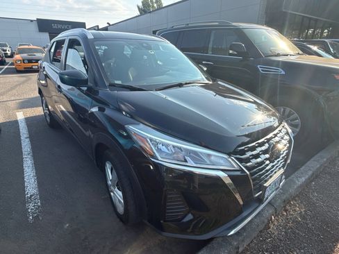 Used 2021 Nissan Kicks S FWD image 2