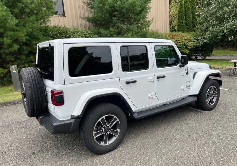 Used 2023 Jeep Wrangler Unlimited Sahara w/ LED Lighting Group AWD/4WD image 3