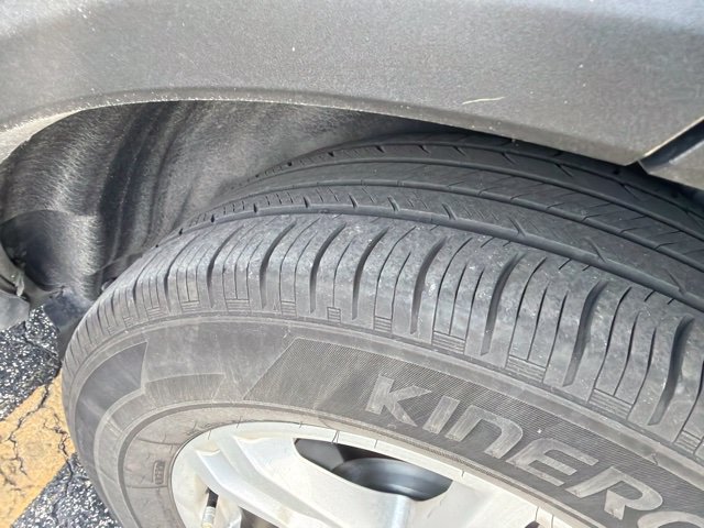 Used 2024 Ford Explorer XLT RWD image 7