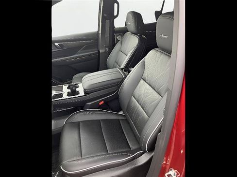 Used 2025 Buick Enclave Avenir w/ Super Cruise Package AWD/4WD image 10