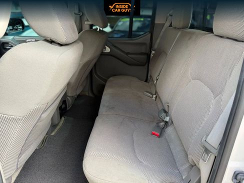 Used 2015 Nissan Frontier SV image 14