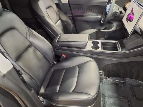 Used 2022 Tesla Model Y Long Range image 21
