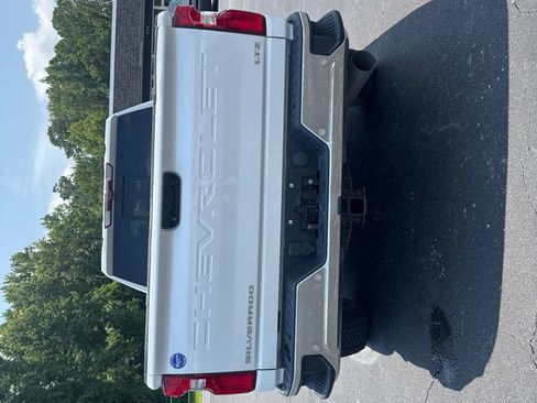 Used 2020 Chevrolet Silverado 2500 LTZ w/ LTZ Premium Package AWD/4WD image 5