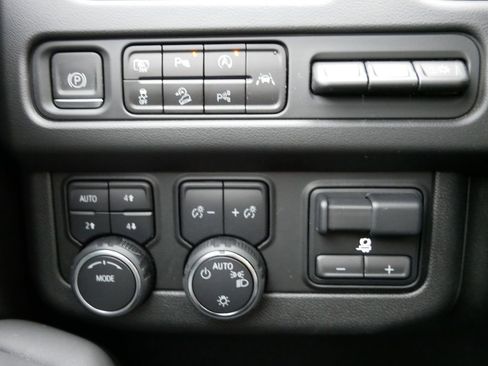 Used 2023 Chevrolet Tahoe Premier w/ Advanced Technology Package image 22