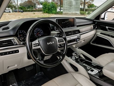 Used 2022 Kia Telluride EX w/ EX Premium Package FWD image 3