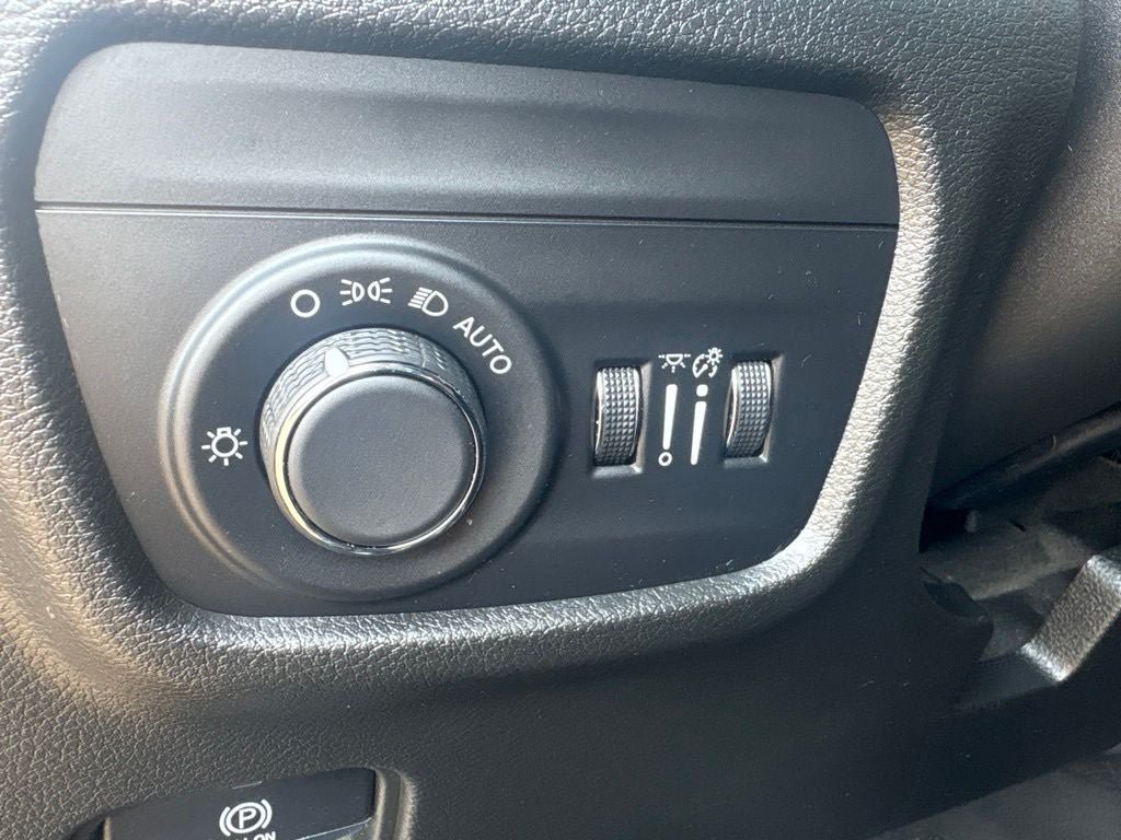 Used 2023 Jeep Grand Cherokee L Laredo AWD/4WD image 15
