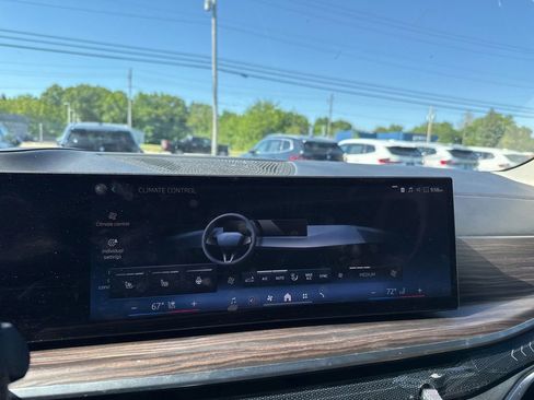 Used 2024 BMW X7 xDrive40i w/ Executive Package AWD/4WD image 19