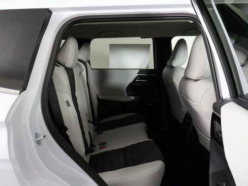 New 2026 Mitsubishi Outlander SE AWD/4WD image 33