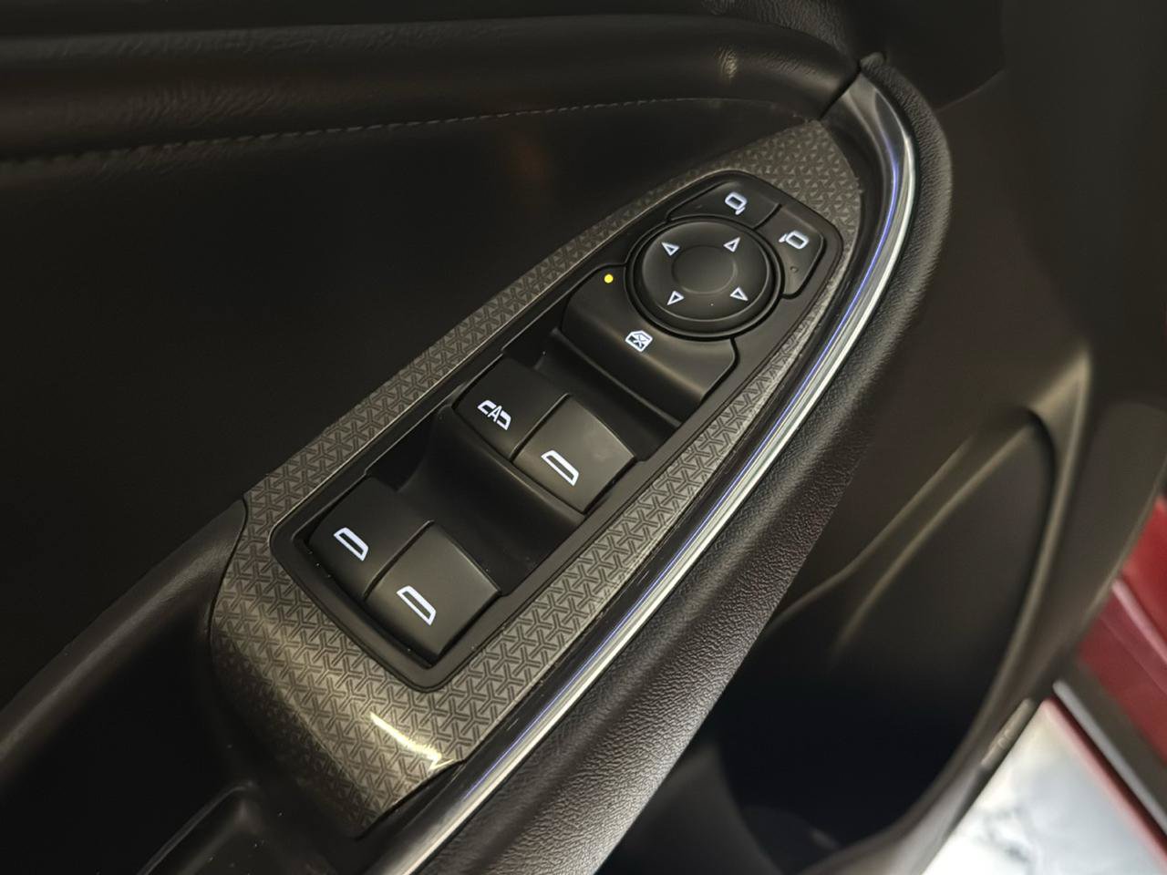 Used 2017 Chevrolet Malibu LT w/ Leather Package FWD image 9