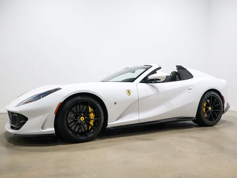Used 2022 Ferrari 812 GTS RWD image 16