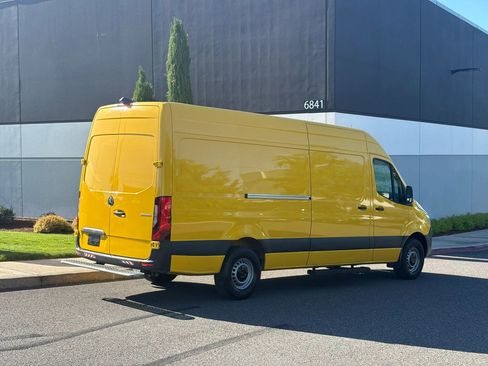 Used 2021 Mercedes-Benz Sprinter 2500 image 5
