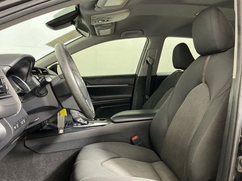 Used 2019 Toyota Camry LE FWD image 21