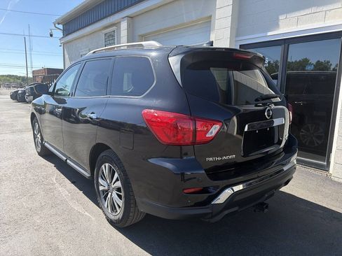 Used 2019 Nissan Pathfinder SL AWD/4WD image 7