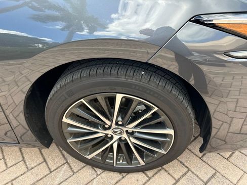 Used 2025 Lexus ES 350 w/ Premium Package FWD image 9