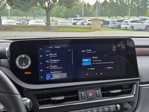 Used 2025 Lexus ES 350 w/ Premium Package FWD image 17