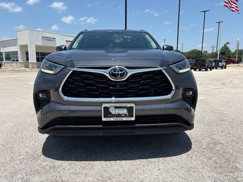 Used 2022 Toyota Highlander Limited FWD image 9