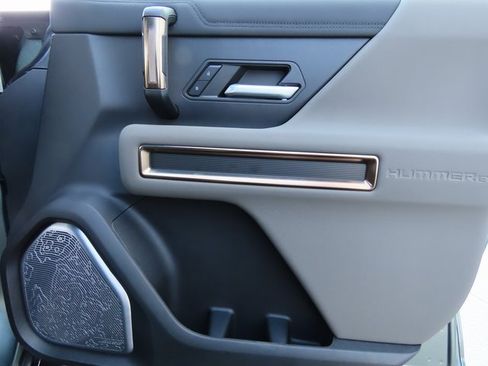 Used 2024 GMC Hummer EV 3X image 18