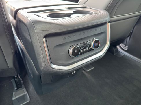 Used 2025 Ford Expedition Active AWD/4WD image 13