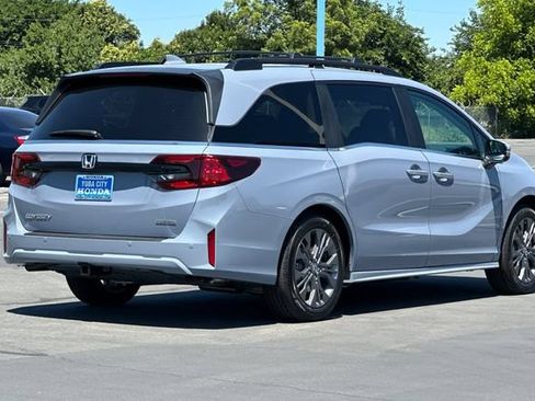 New 2026 Honda Odyssey Touring image 4