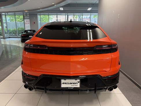 Used 2025 Lamborghini Urus SE AWD/4WD image 4