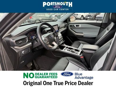 Used 2022 Ford Explorer XLT w/ Equipment Group 202A image 4