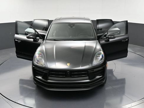 Certified 2026 Porsche Macan AWD/4WD image 33