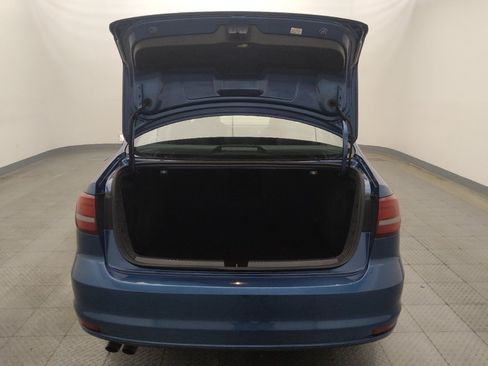 Used 2017 Volkswagen Jetta SE FWD image 29