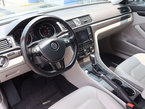 Used 2017 Volkswagen Passat 1.8T SE FWD image 10