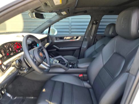 Certified 2026 Porsche Cayenne GTS AWD/4WD image 28