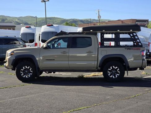 Used 2020 Toyota Tacoma TRD Off-Road w/ Technology Package AWD/4WD image 19
