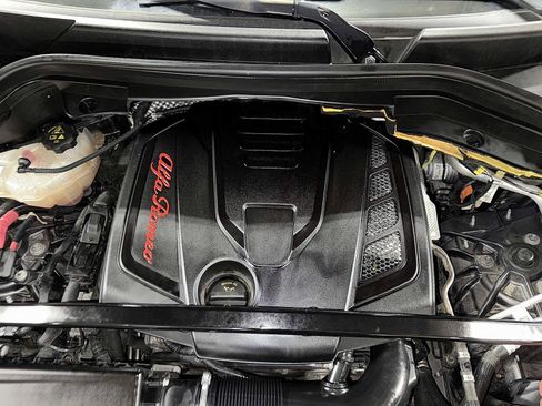 Used 2018 Alfa Romeo Stelvio Ti Sport image 12