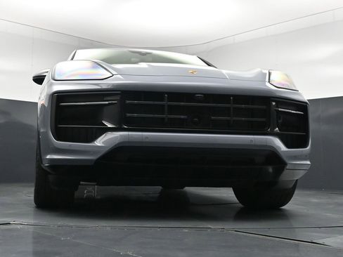Used 2025 Porsche Cayenne GTS AWD/4WD image 27