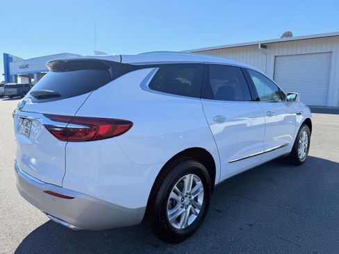 Used 2020 Buick Enclave Essence w/ Sound and Sites Package image 6