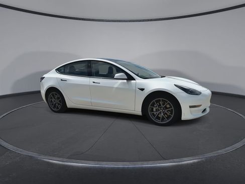 Used 2022 Tesla Model 3 Base image 2
