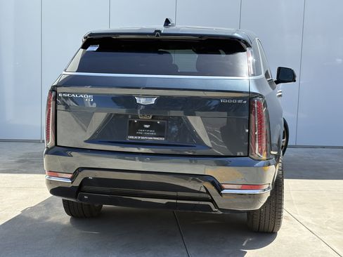 Certified 2025 Cadillac Escalade IQ Luxury 2 w/ LPO, Premium Carpet Package AWD/4WD image 6