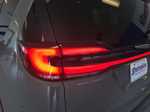 Used 2025 Chrysler Pacifica Select FWD image 28