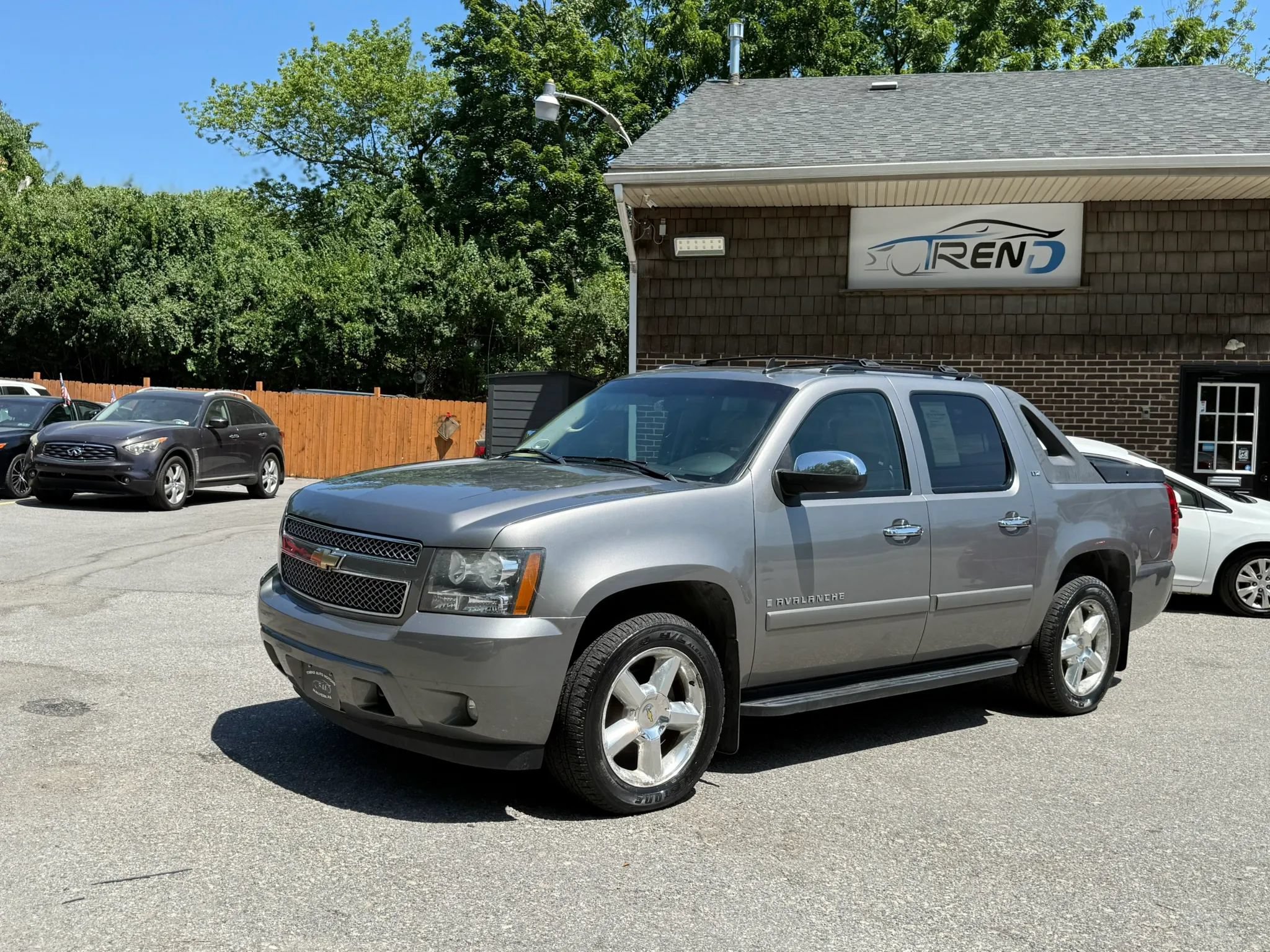 Used 2008 Chevrolet Avalanche LTZ w/ LTZ Preferred Equipment Group AWD/4WD image 3