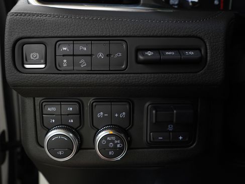 Used 2021 GMC Yukon Denali w/ Denali Ultimate Package image 25