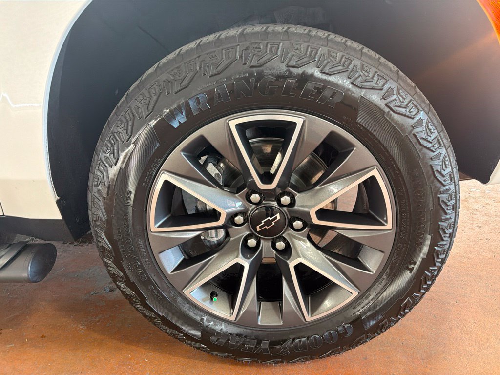 Used 2023 Chevrolet Suburban Z71 AWD/4WD image 11
