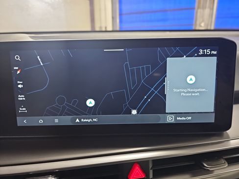 Used 2025 Kia Sorento EX w/ Panoramic Sunroof Package FWD image 23