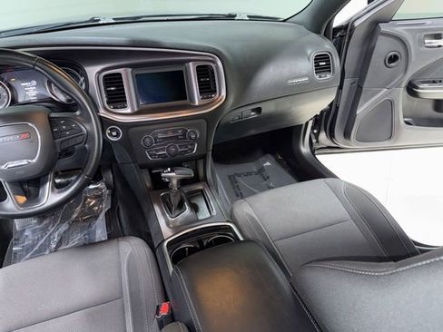 Used 2019 Dodge Charger SXT RWD image 21